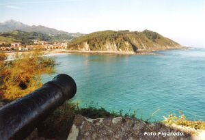 antiguo cañón en Ribadesella. Foto Figaredo, Gijón