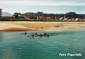 piragüistas entrenando en Ribadesella, Asturias. Foto Figaredo, Gijón