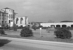 Universidad Laboral de Gijón; nexo entre talleres y ciudadela