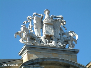 antiguo escudo de España durante el régimen de Franco