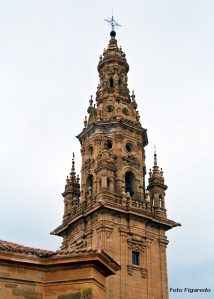 enorme torre de la catedral. Foto Figaredo, Gijón